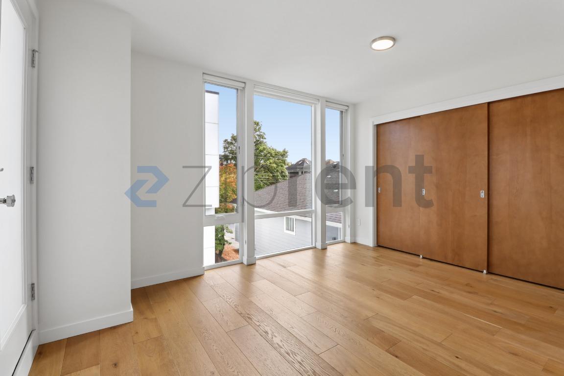 Building Photo - Unit A