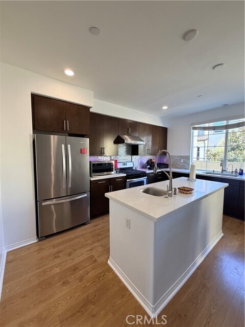 Building Photo - 818 Santa Fe Ave