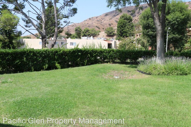 Building Photo - 3 br, 2.5 bath House - 7903 Via Magdalena