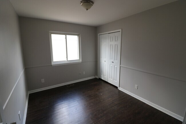 Building Photo - 14896 Alberta Ave