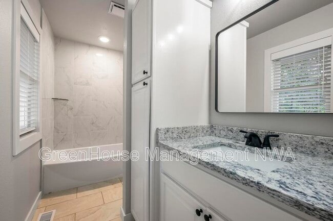 Building Photo - 6 Erith Ln