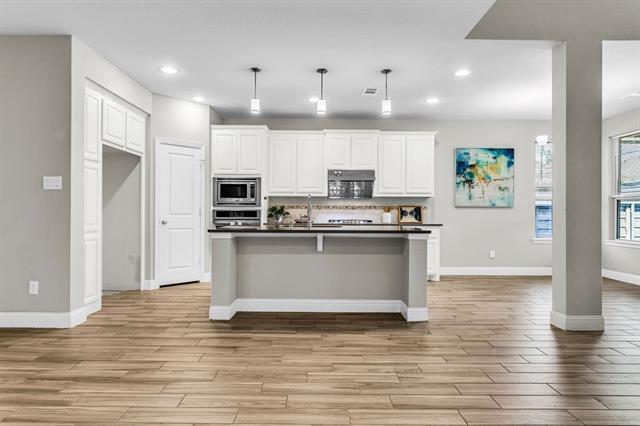 Building Photo - 713 Parkland Dr