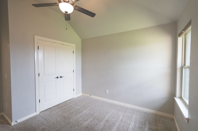 Building Photo - 1021 NE 34th Terr