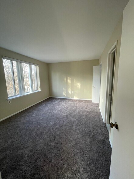 Master Bedroom W - 4360 Ivymount Ct