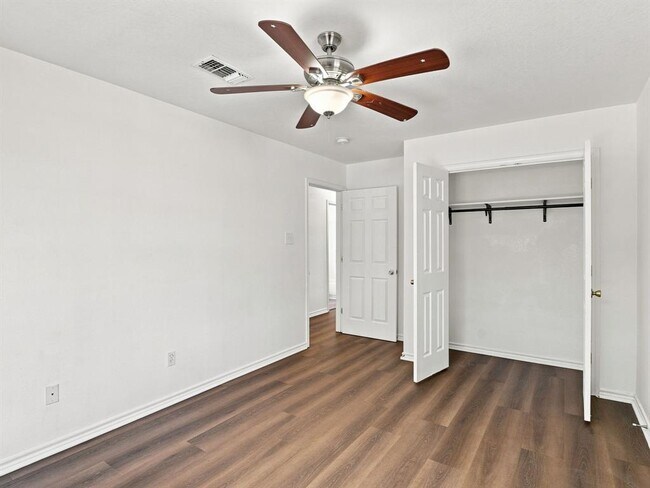Building Photo - 1303 Lovers Ln