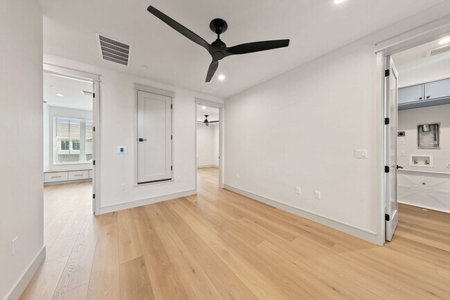 Building Photo - 917 E 37th St