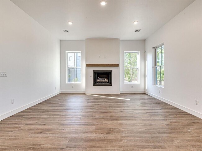 Building Photo - 29612 Memory Ln