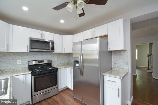 Building Photo - 115 33rd St NE