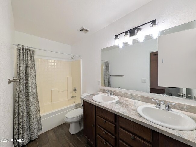 Building Photo - 2404 W Roeser Rd