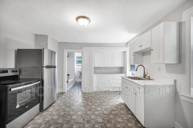Building Photo - 12 Ridgefield St