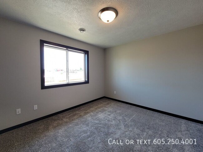 Building Photo - Brand New 3 Bd 2 Bath Townhouse with 3-sta...