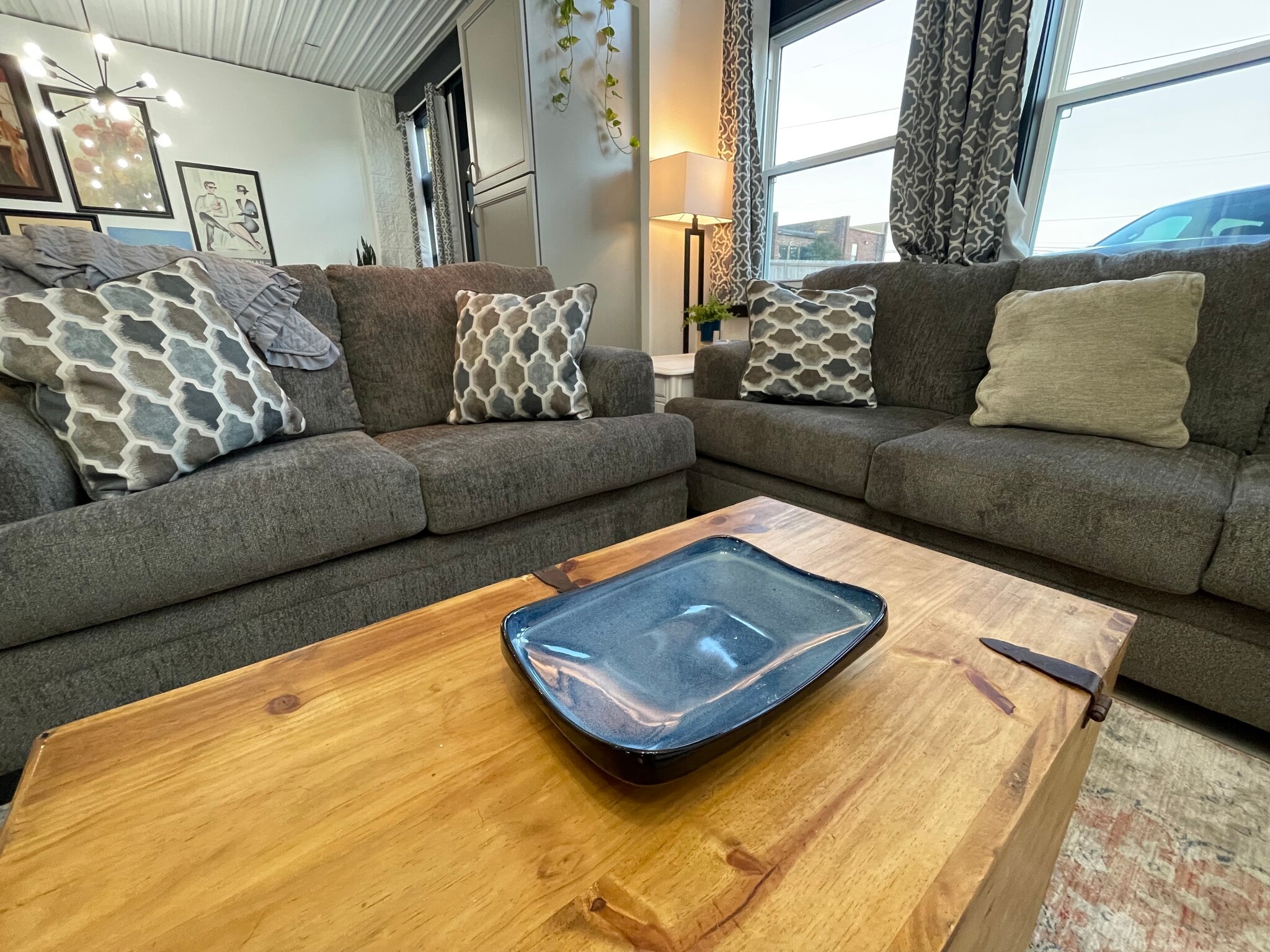 Building Photo - 475 S Hickory St