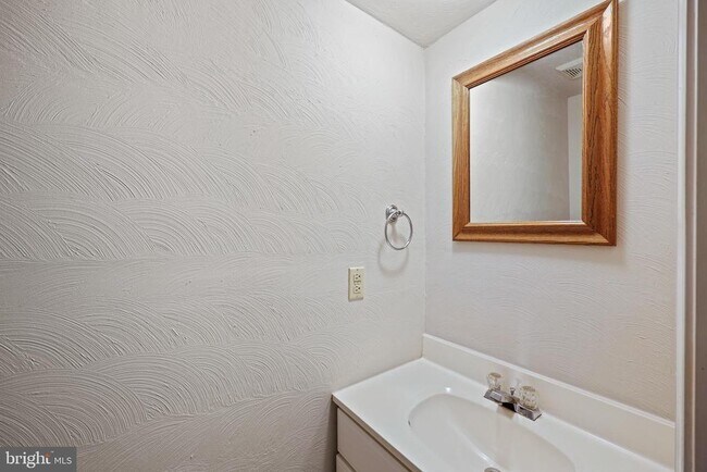 Building Photo - 6702 Mallard Ct