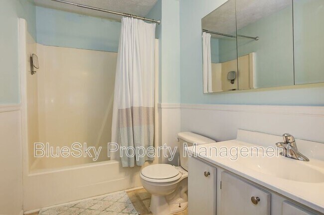 Building Photo - 688 Lockesley Terrace