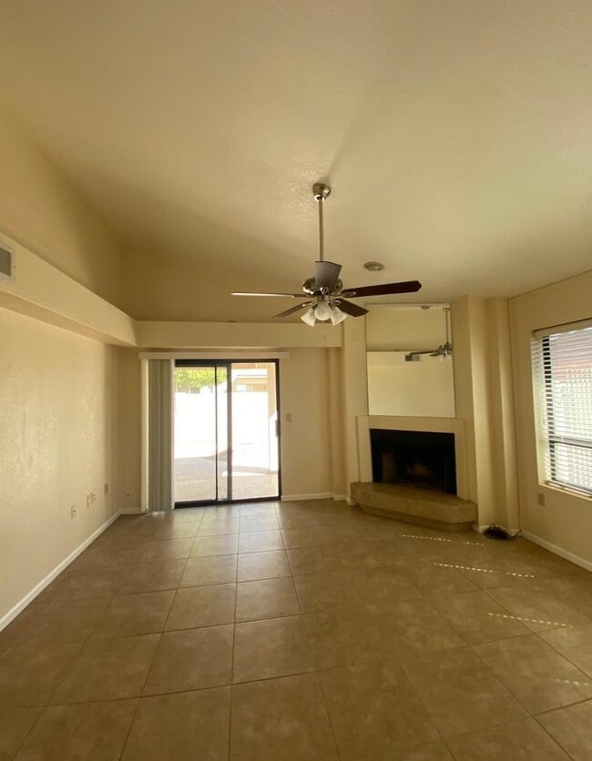 Building Photo - 721 N Mallard St