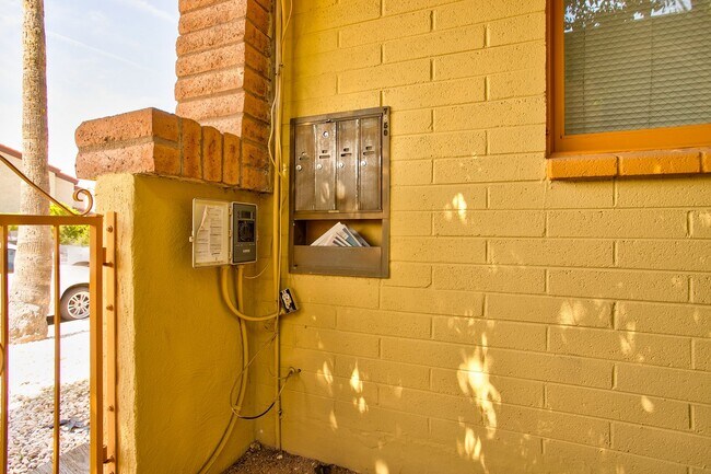 Building Photo - 7850 E Glenrosa Ave
