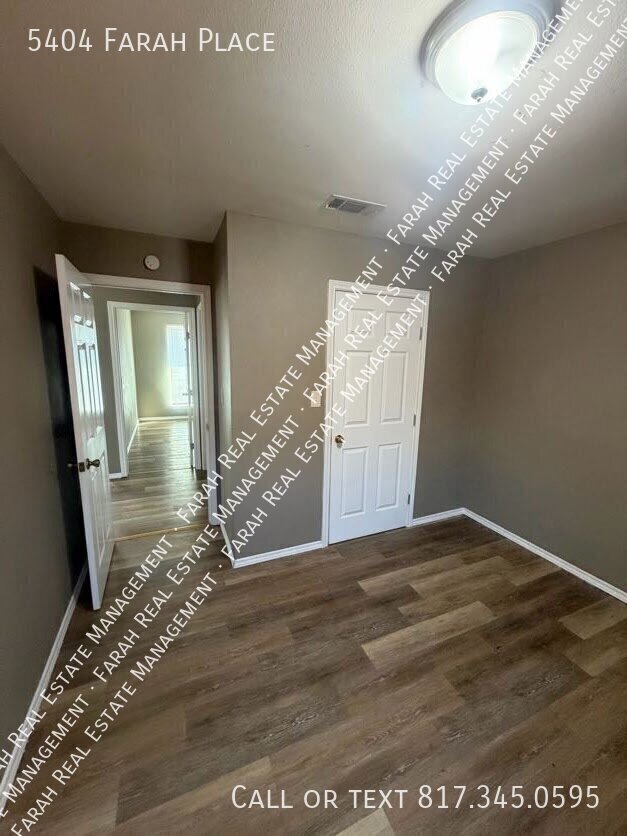 Building Photo - 5404 Farah Pl