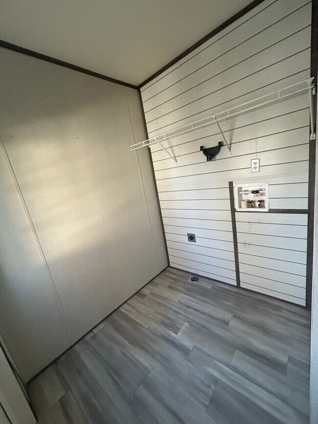 Building Photo - 7519 Dorr St