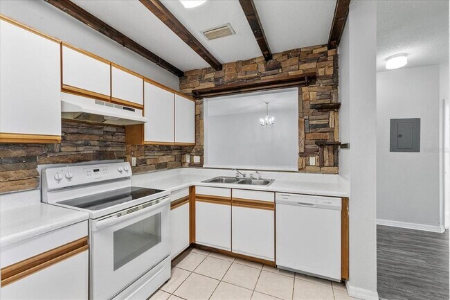 Building Photo - 9621 Lakedale Way