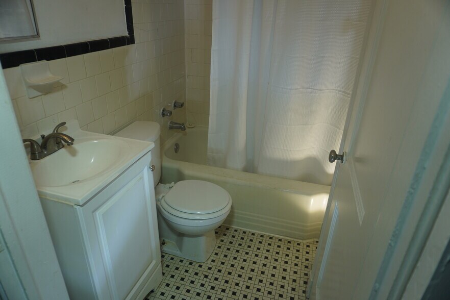 Building Photo - 3811 Lyndale Ave