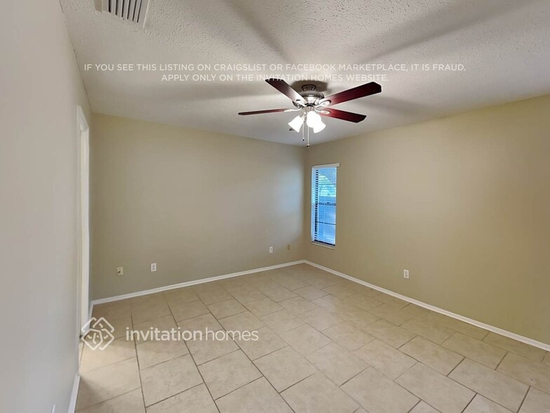 Building Photo - 2302 Windsor Oaks Ave