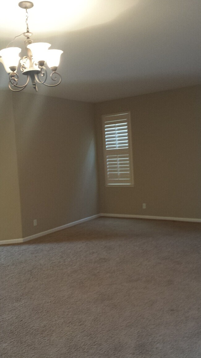 Building Photo - 1217 Fawn Lily Dr