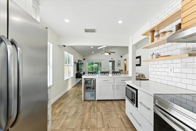 Building Photo - 174 Edgewater Cir