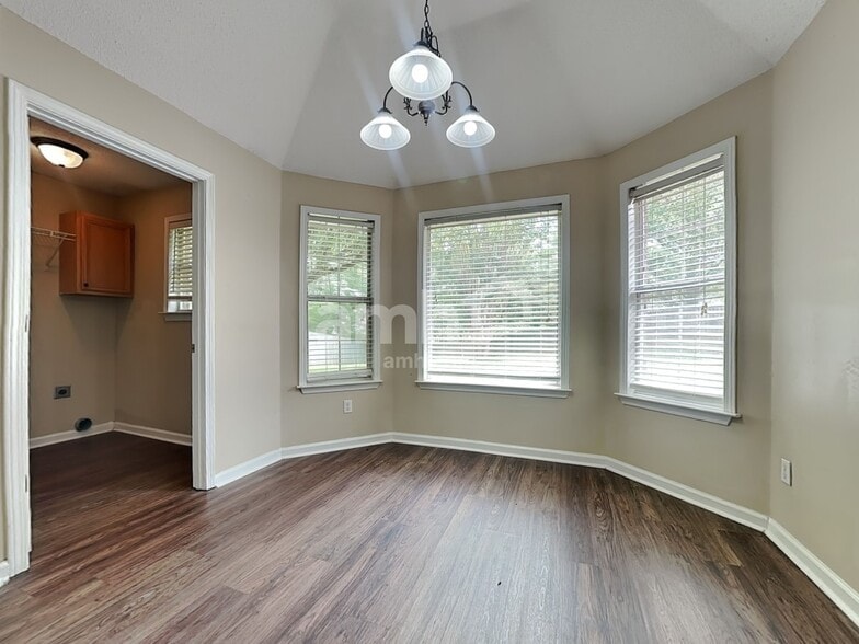Building Photo - 1146 Red Fern Cir E