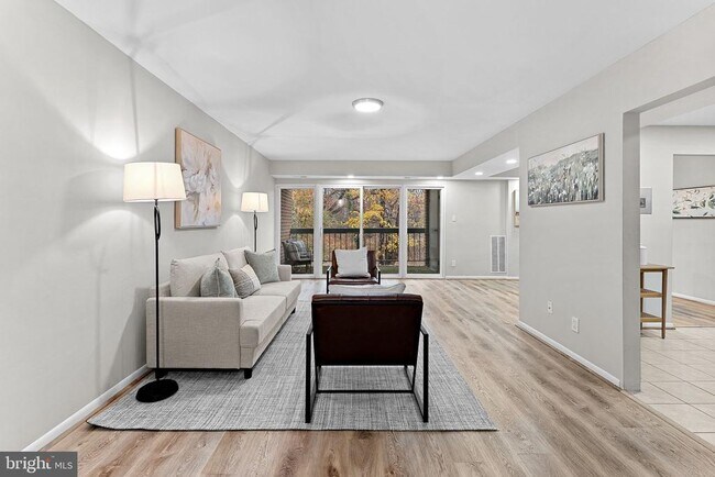 Building Photo - 11808 Breton Ct