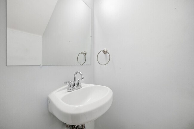 Building Photo - OPEN HOUSE SATURDAY THE 20TH 1PM-3PM! Three-bedroom, two-and-a-half bathrooms in Pembroke Meadows!