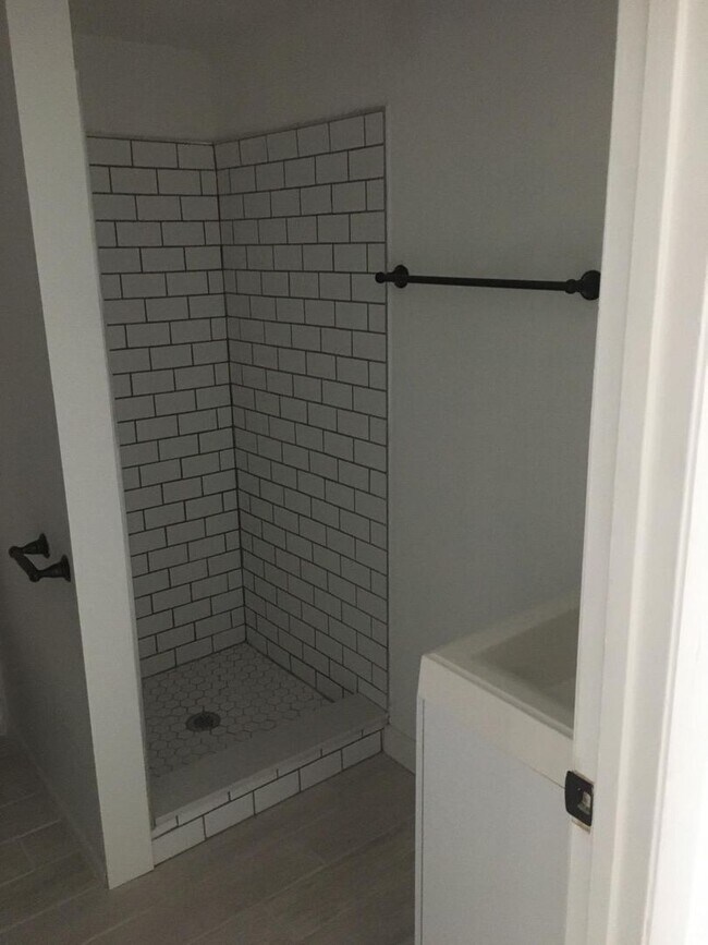 Building Photo - Remodeled 3 bedroom / 2 bath in Coquina Ke...