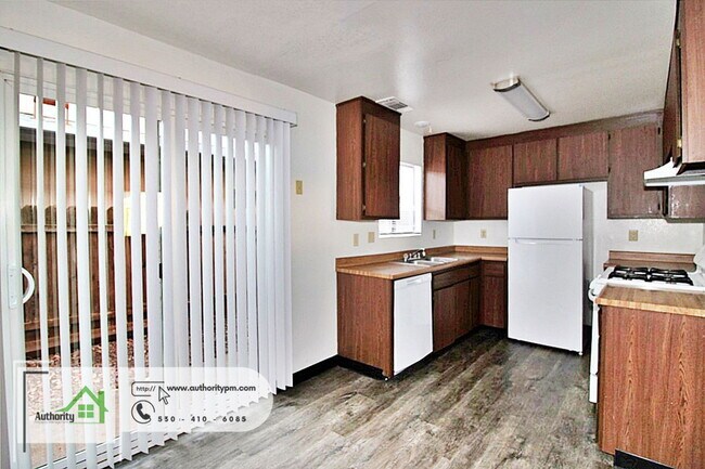 Building Photo - 2750 Shasta View Dr