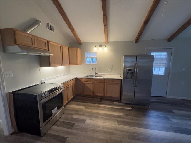 Building Photo - 100 Simmons Family Farm Rd