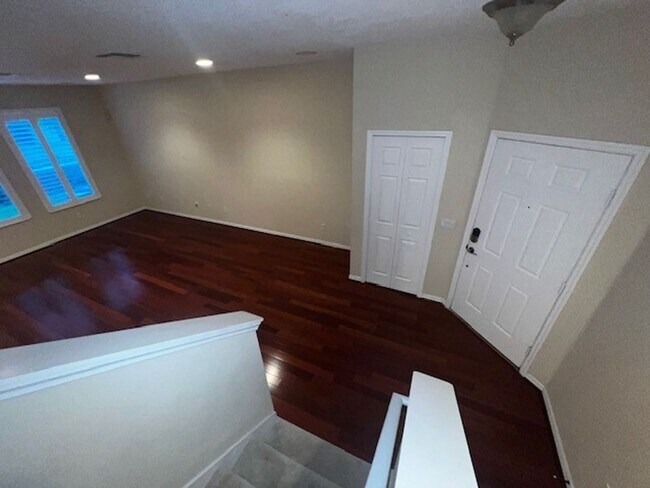Building Photo - MOVE IN NOW-OVIEDO RENTAL!BEAUTIFUL 3 bd 2.5 bath townhome! 2 CAR ATTACHED GARAGE!FRESH PAINT! Wa...