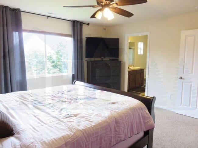 Building Photo - Beautiful 4 Bedroom Home located in a Gate...