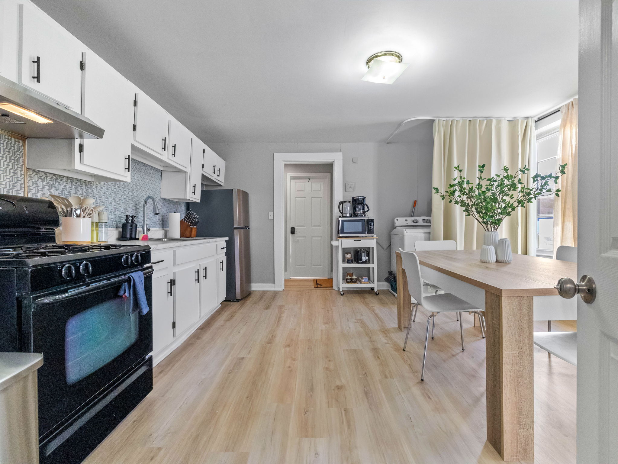 Building Photo - 168 School St