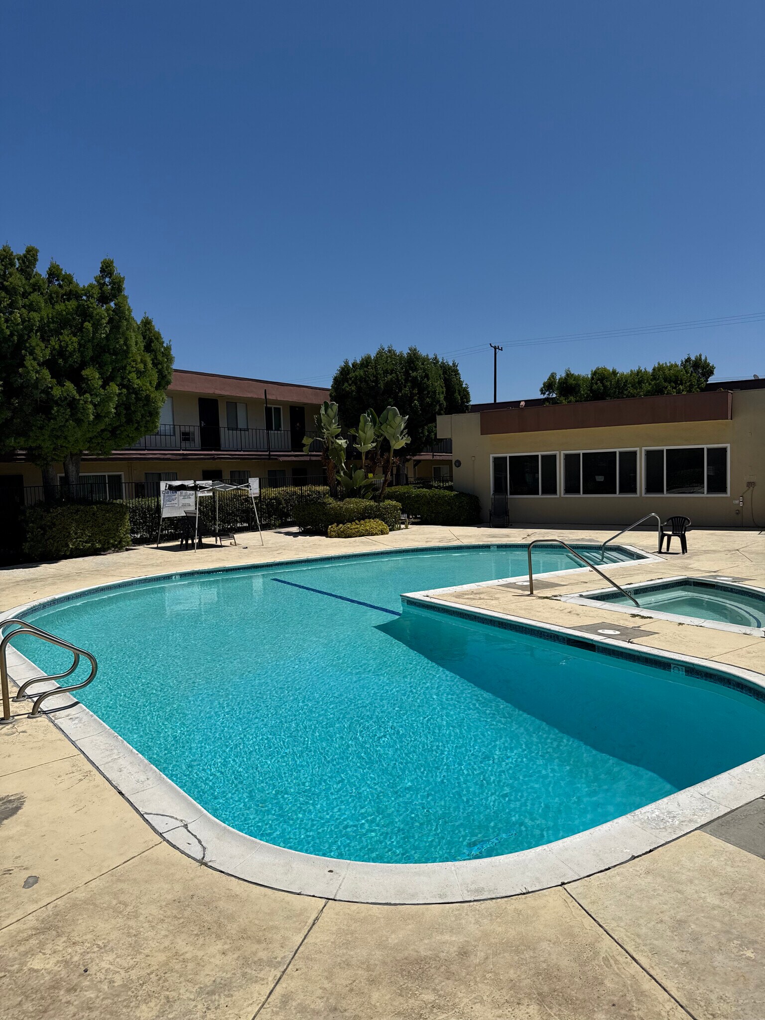Swimming Pool - 4700 Clair Del Ave