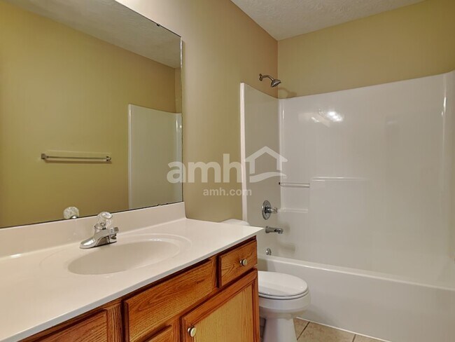 Building Photo - 2422 Hilliard Dr