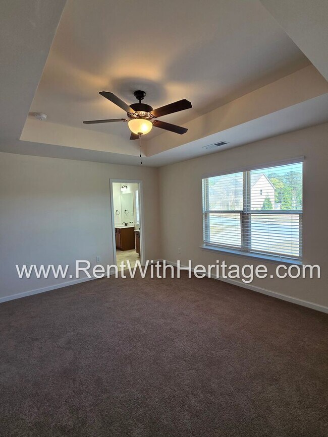 Building Photo - ABSOLUTELY BEAUTIFUL 5 BEDROOM/ 4.5 BATH HOME YOU DONT WANT TO MISS.