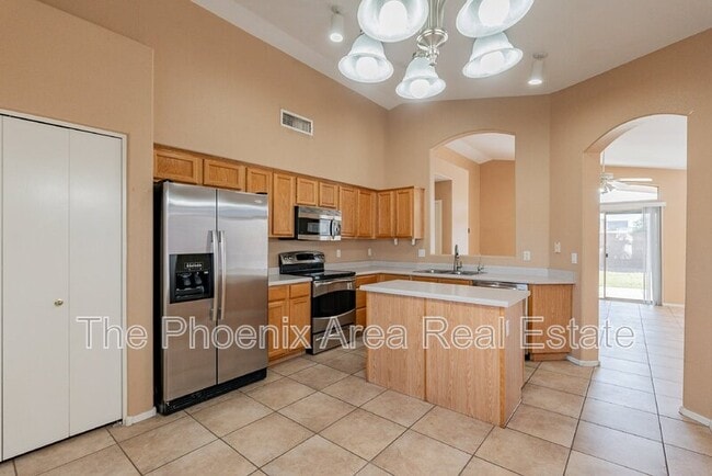 Building Photo - 1261 N Balboa Dr
