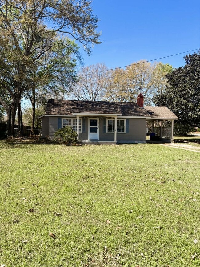 Building Photo - Charming 2-bedroom, 1-bath home