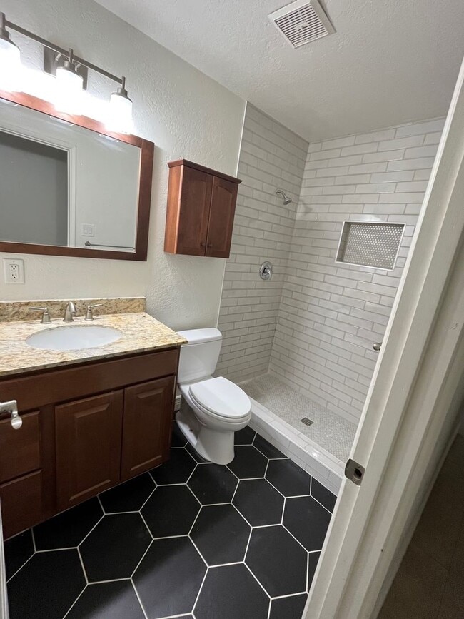Building Photo - Scottsdale Home that has everything you need!