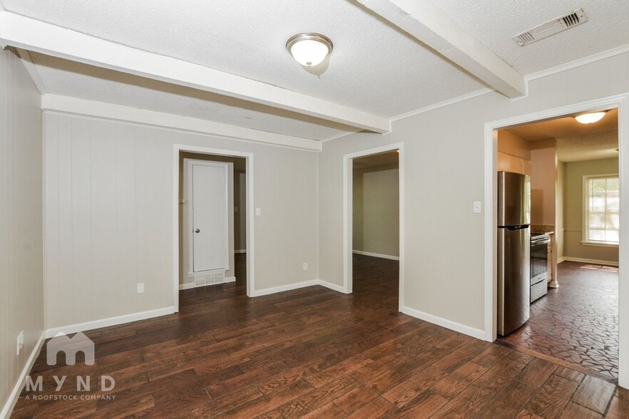 Building Photo - 2154 Ashland Dr