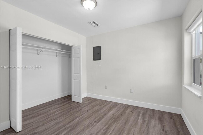 Building Photo - 3334 SW 24th Ter
