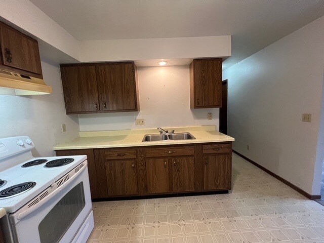 Building Photo - 909 Genrich St