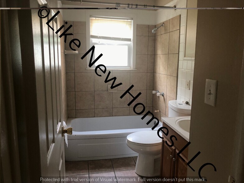 Building Photo - 3702 Ivanhoe Ave