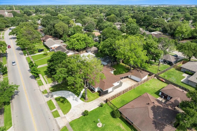Building Photo - 5259 Willowbend Blvd