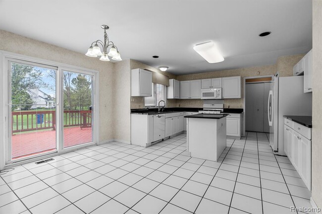 Building Photo - 45419 Glengarry Blvd