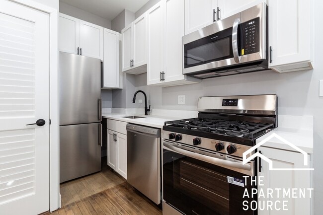 Building Photo - 3842 N Wilton Ave