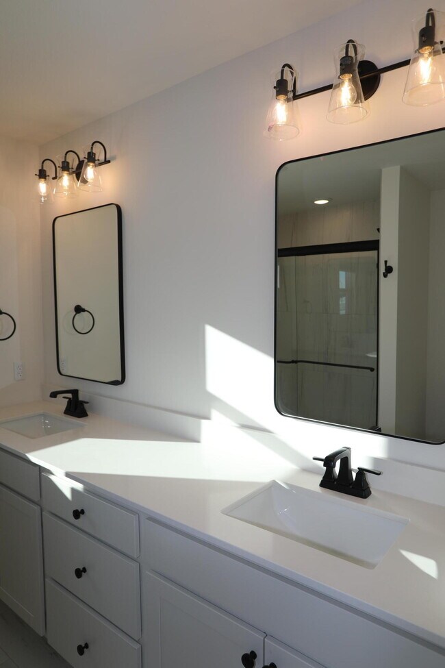 Building Photo - 4400 Royal County Rd